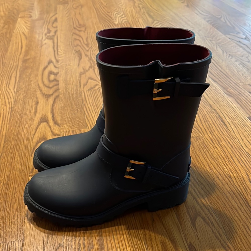 Navy rain boots.